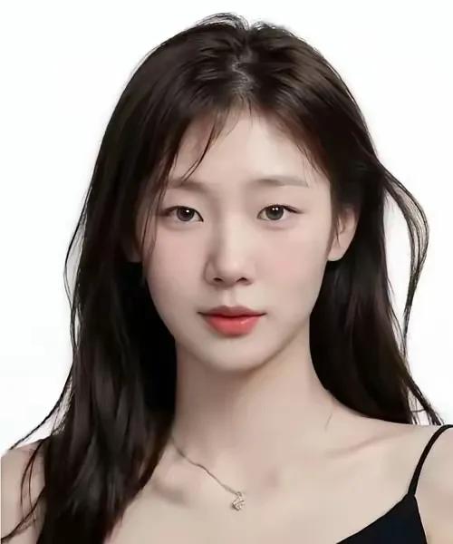 你相信她是王曼昱吗？王曼昱留长发的照片太美了！美女一枚。五官精致，眉清目秀，唇红