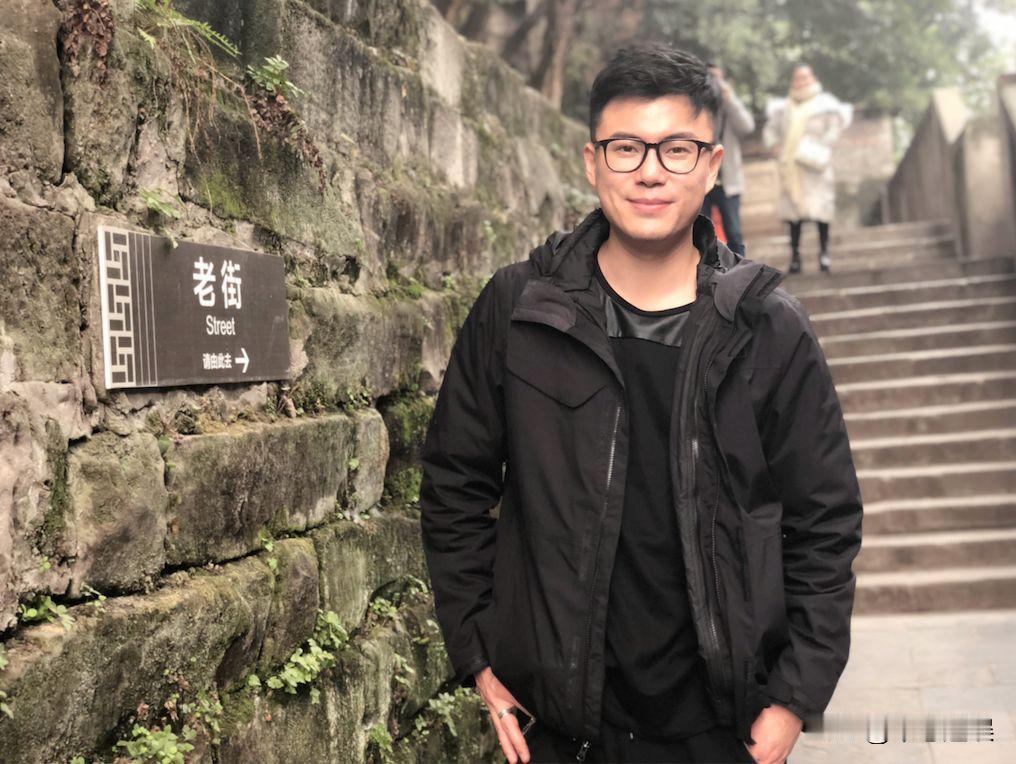 谢田飞的人品怎么样？

李雪琴说：“老谢作为我的室友，有太多让我难以理解的行为了
