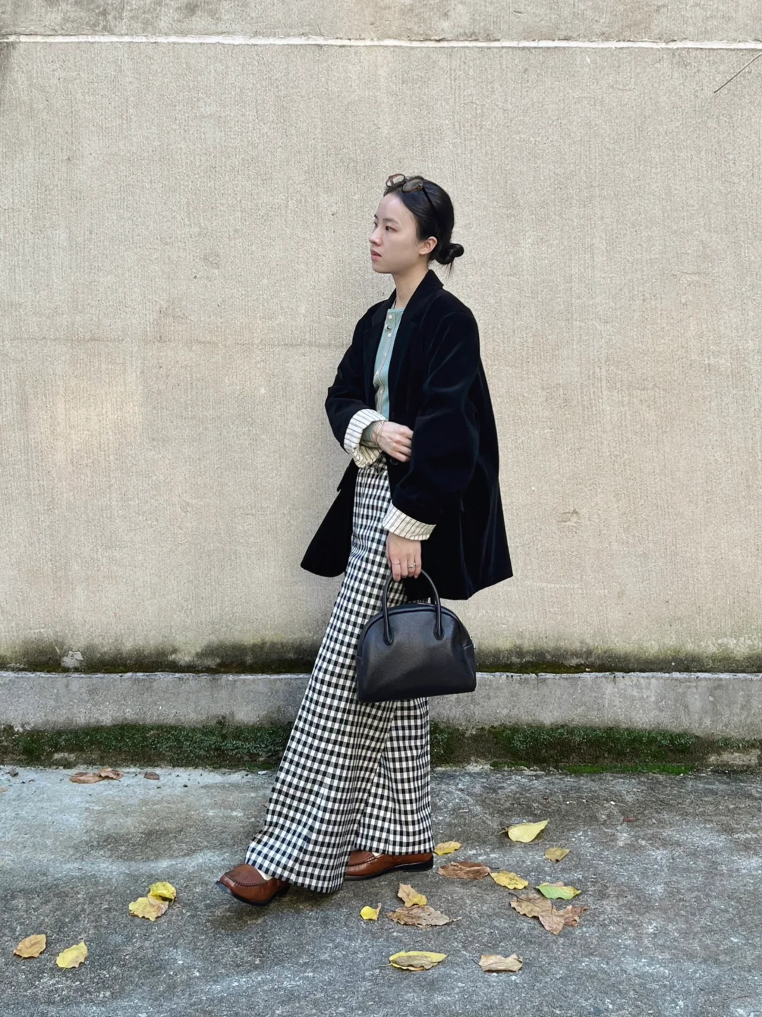 撞色复古的秋｜大外套和格纹微喇裤绝配
