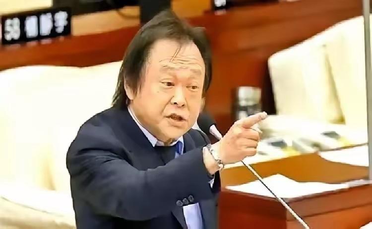 谁能想到，在凯道上饿了快两天的几个年轻人，没等来掌权者的半点问候，反倒等来了死对