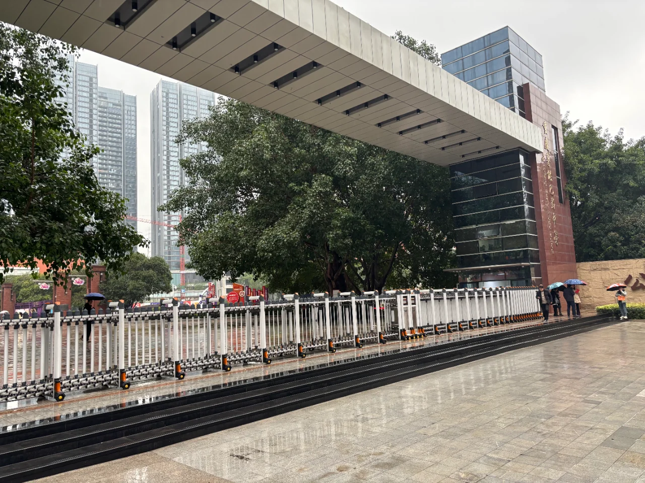 【雨中探校】分家后的鲁巴，会越来越好