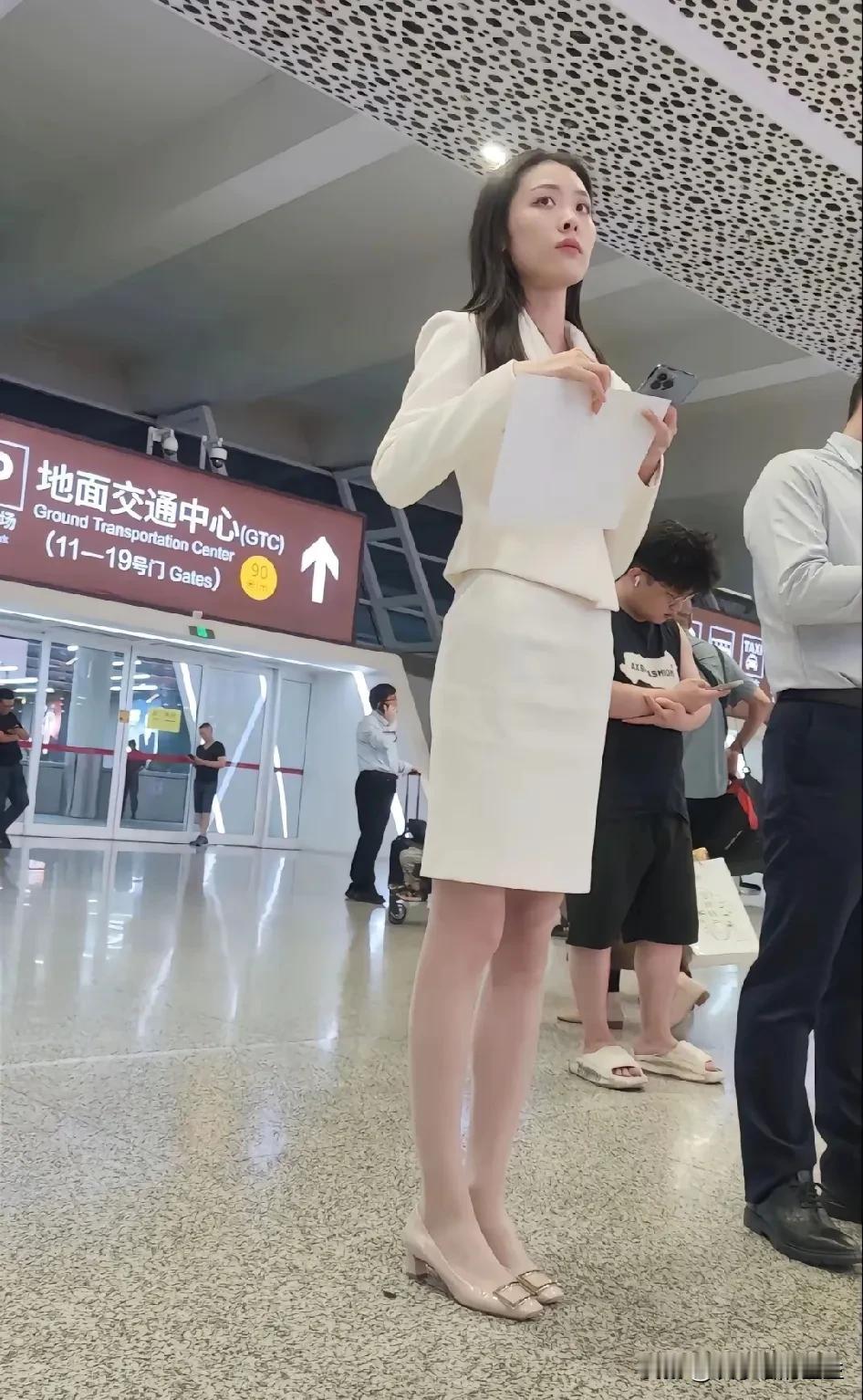 这种气质在职场是不是特别吃香？[笑哭]