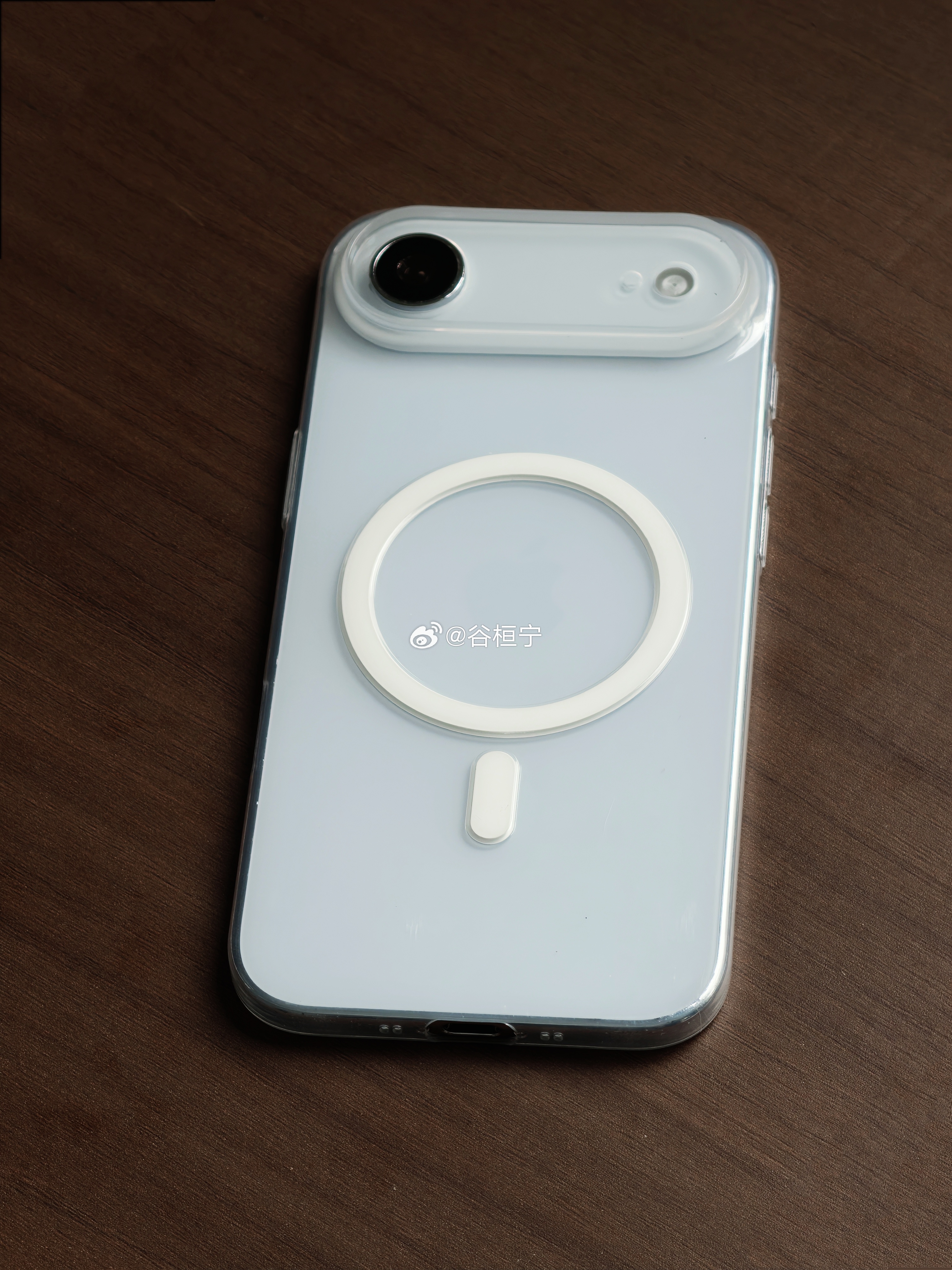 艺术品——iPhone Air ​​​