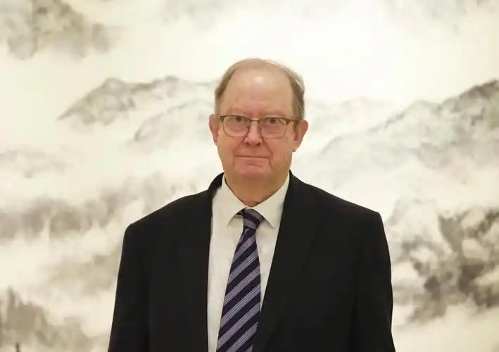 中美“必有一战”？英国专家捅破了窗户纸：美国不是不想跟中国打仗，而是因为他们心里