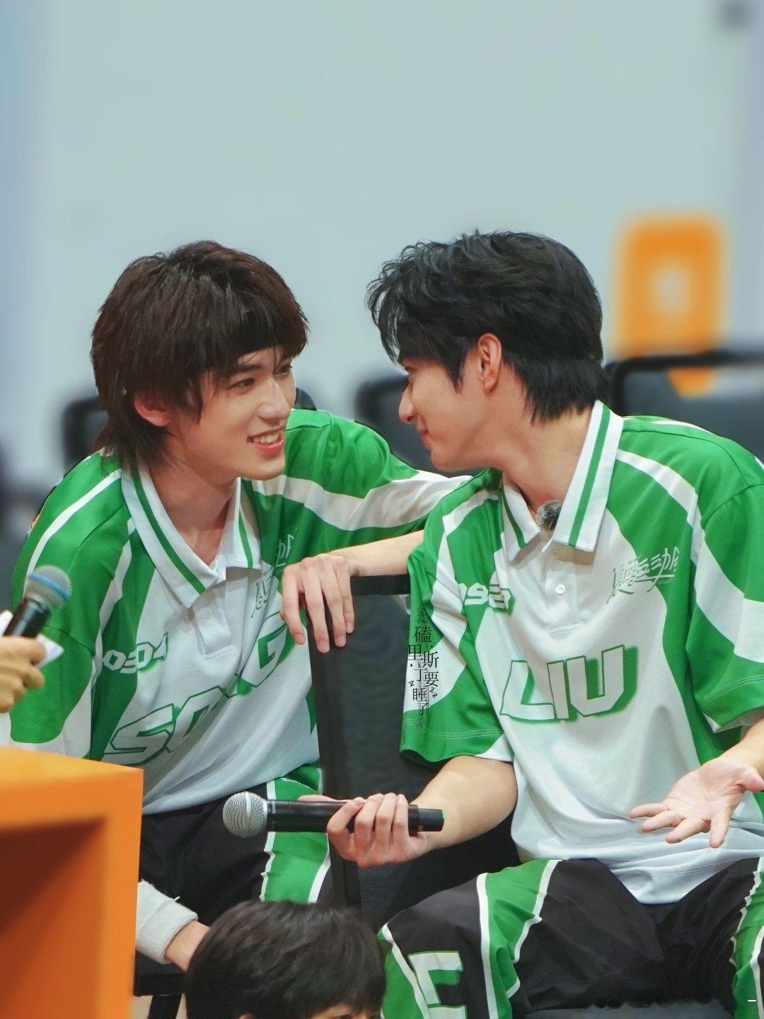 文轩 🐺文轩 爱永不落幕 🐟文轩 一起长大的约定 “你是来看我做饭的还是来看