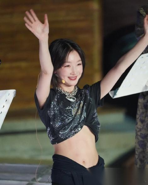 谢娜估计打死都不会想到，自己演唱会口碑挽救者竟然会是周冬雨！ 只要是明眼人都知道