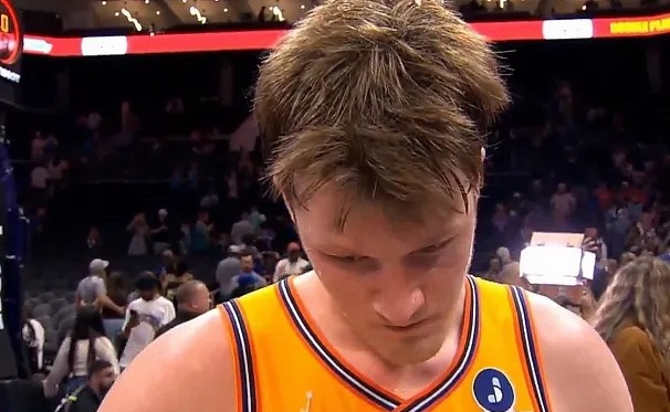 NBA常规赛继续进行，黄蜂主场114-103战胜尼克斯，豪取5连胜。本场比赛，克