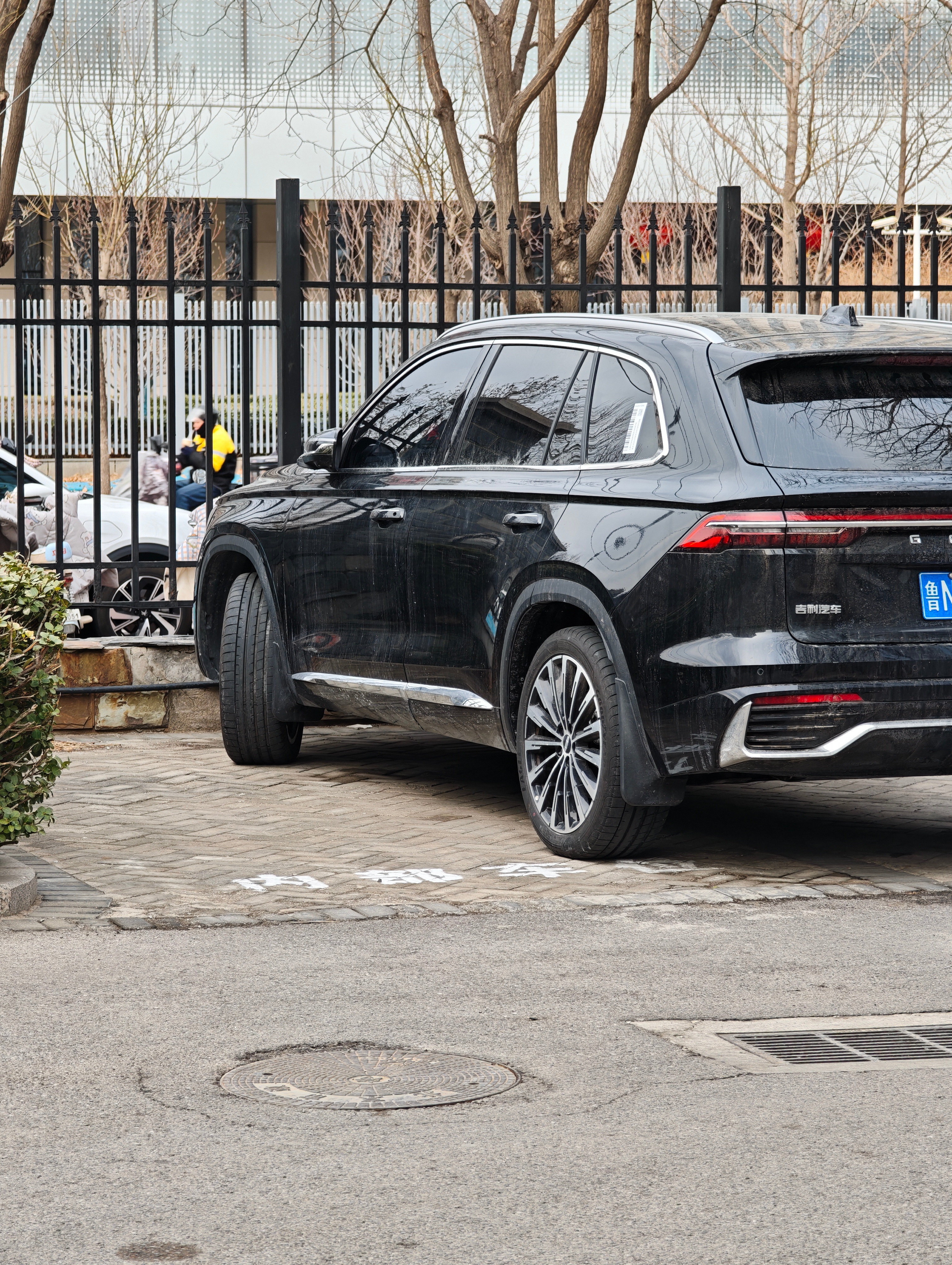 我完全接受不了停车的时候车轮是歪着的甚至就连方向盘没有回正对称，我都必须掰正了再