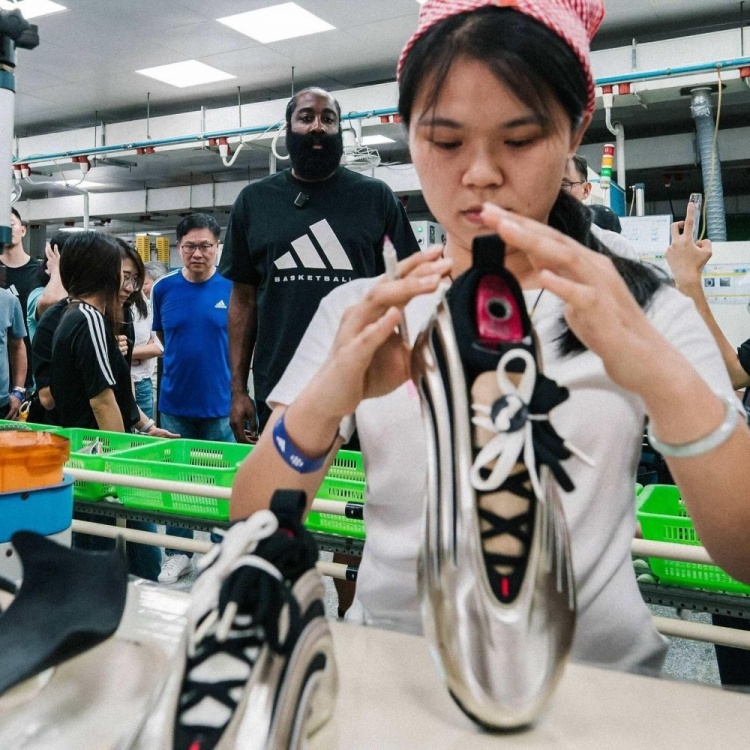 哈登在INS晒照致谢中国球迷：“每年你们都给予我无与伦比的爱，我感动的不知说什么