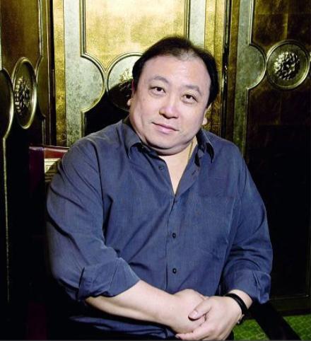 王晶这老狐狸看人真准
从不相信过释永信的佛法

那条白龙王送的项链
他戴了整整三