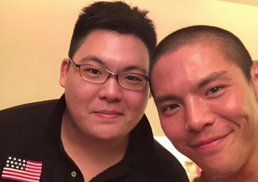 向太拉黑向佑后首次联系难得的破冰时刻，向太主动联系向佑送上祝福，真心期盼母子二人