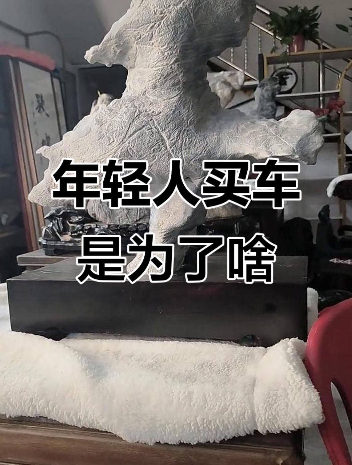 对于年轻人，你给他一把削铁如泥但其貌不扬的宝刀，不如给他一把镶着发光塑料、能拍出