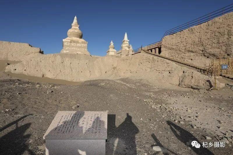 耄夫：逃荒记
       逗你玩　　
        我和三位要好的女同学经常