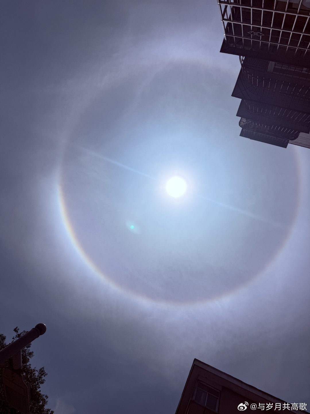 人生有无限的可能，它闪烁在转动的每一刻。        ——电影《魔方小姐》早安