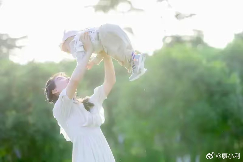 孩子一出生就自带口粮自带工资确实是自带口粮，一出生就自己赚奶粉钱，现在只要你生孩