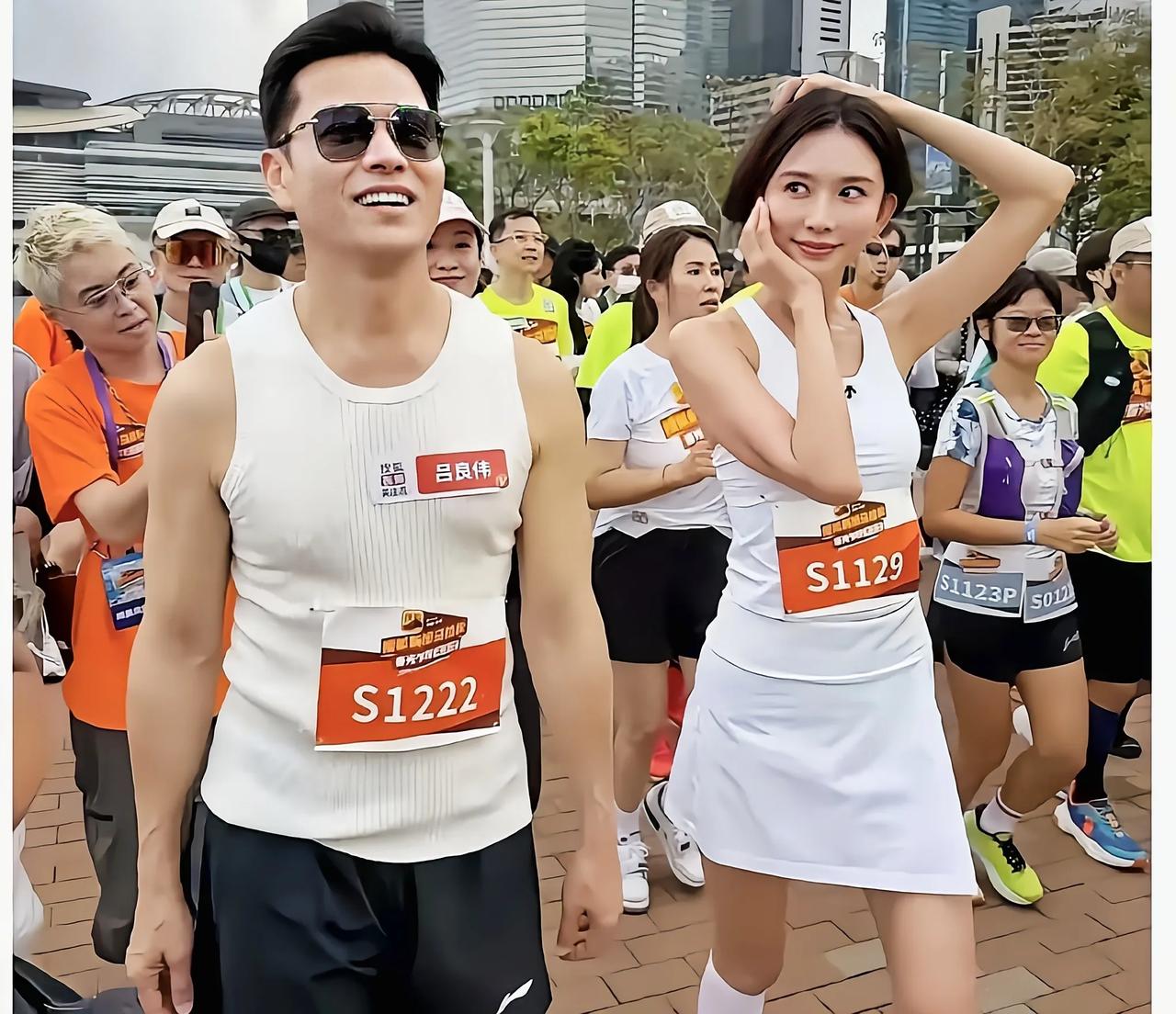 马拉松赛场，林志玲为啥用这眼神看吕良伟，热爱生活的人谁都佩服

香港马拉松的赛场