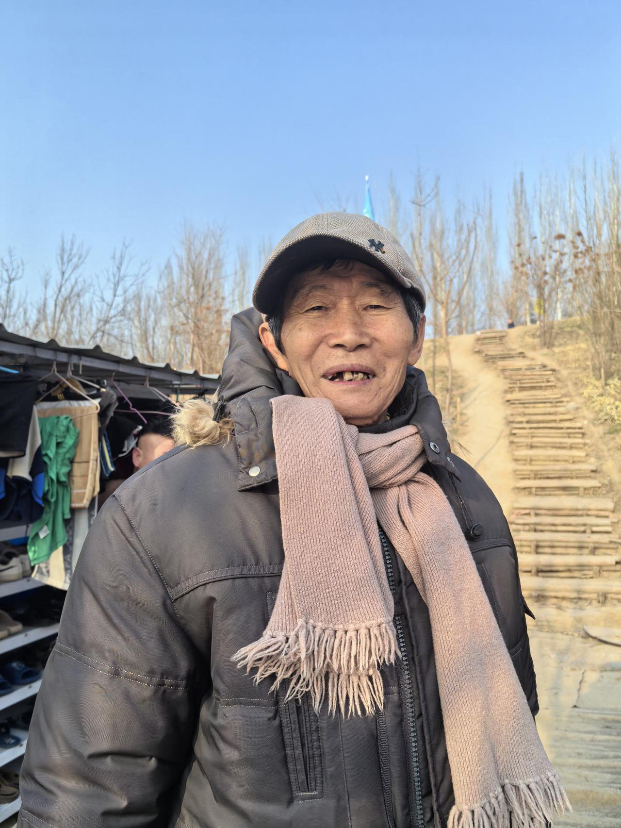 今天下午，一位76岁的老爷子，曾经于1969年参加过中苏“珍宝岛”战役的陈老前辈