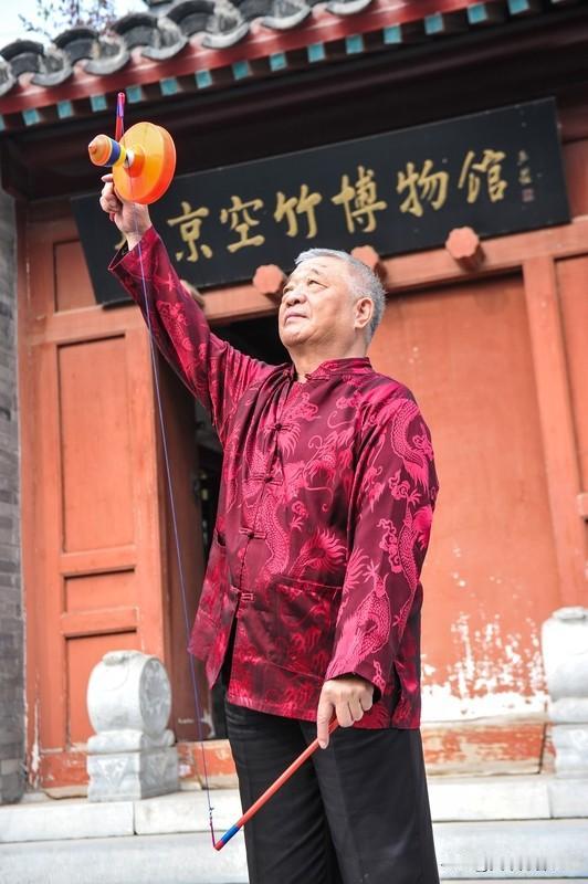 藏在西城报国寺胡同里的北京空竹博物馆，是一座极易被忽略的小众场馆，却满载着老北京