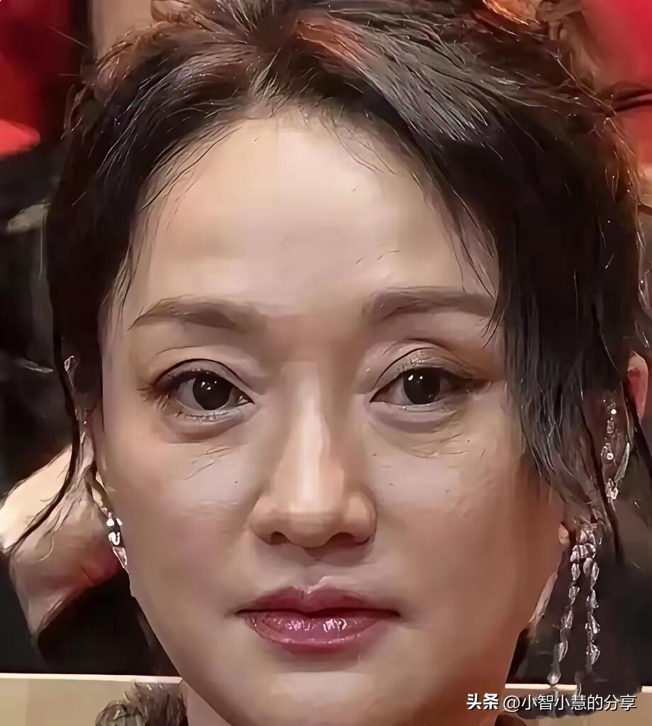 她怎么老了这么多，颜值跟之前是判若两人啊，本人看着一般般，没有电视剧里精致耐看。