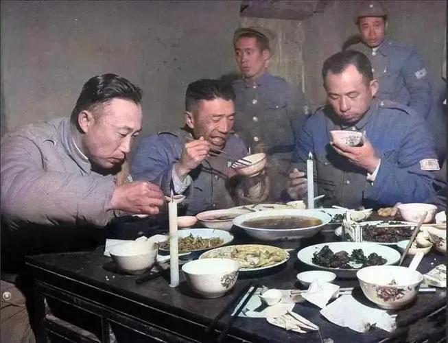 1948年，淮海战役激战正酣，时任国民党中将，兵团司令员李弥，却在指挥部部搞了一