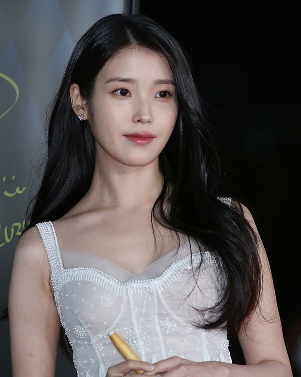 IU 