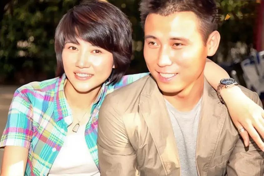 一次拍摄现场，李乃文抱着颜丙燕亲了十几次，最后颜丙燕忍无可忍：“媳妇是这样亲的吗