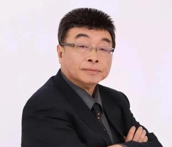 台湾知名评论员邱毅：“倘若中国人民解放军踏上台湾的土地，台湾军队极有可能会选择避