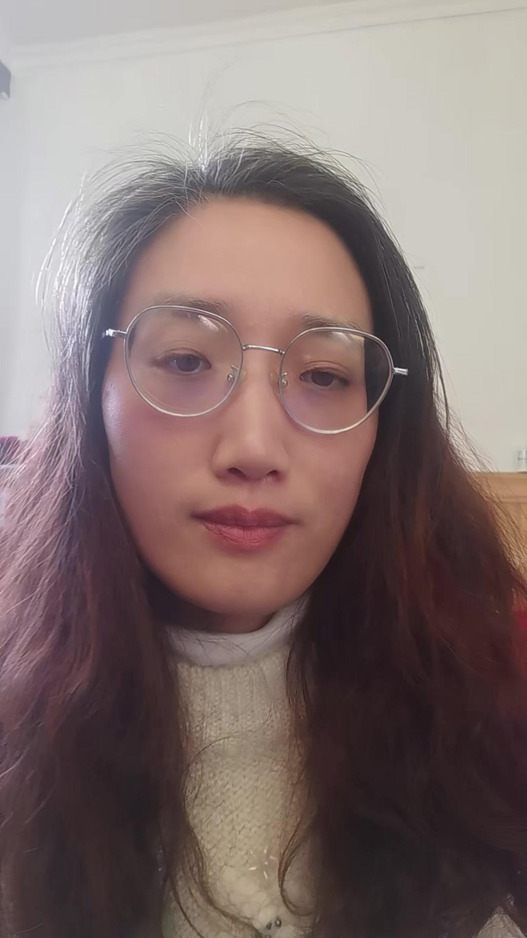 第一次吃到这么大的枣！个头比我的开箱器还大，肉厚核小，干吃就超甜
平时煮粥、煲汤