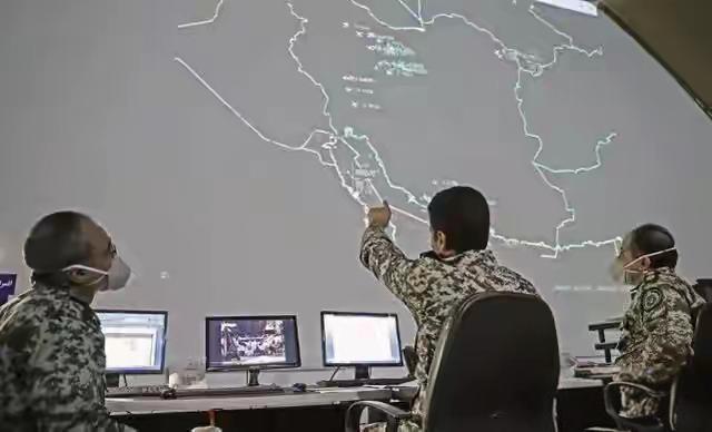 美以把伊朗围得死死的逼其投降，伊朗直接拉满戒备状态硬刚！还架起中国YLC-8B反