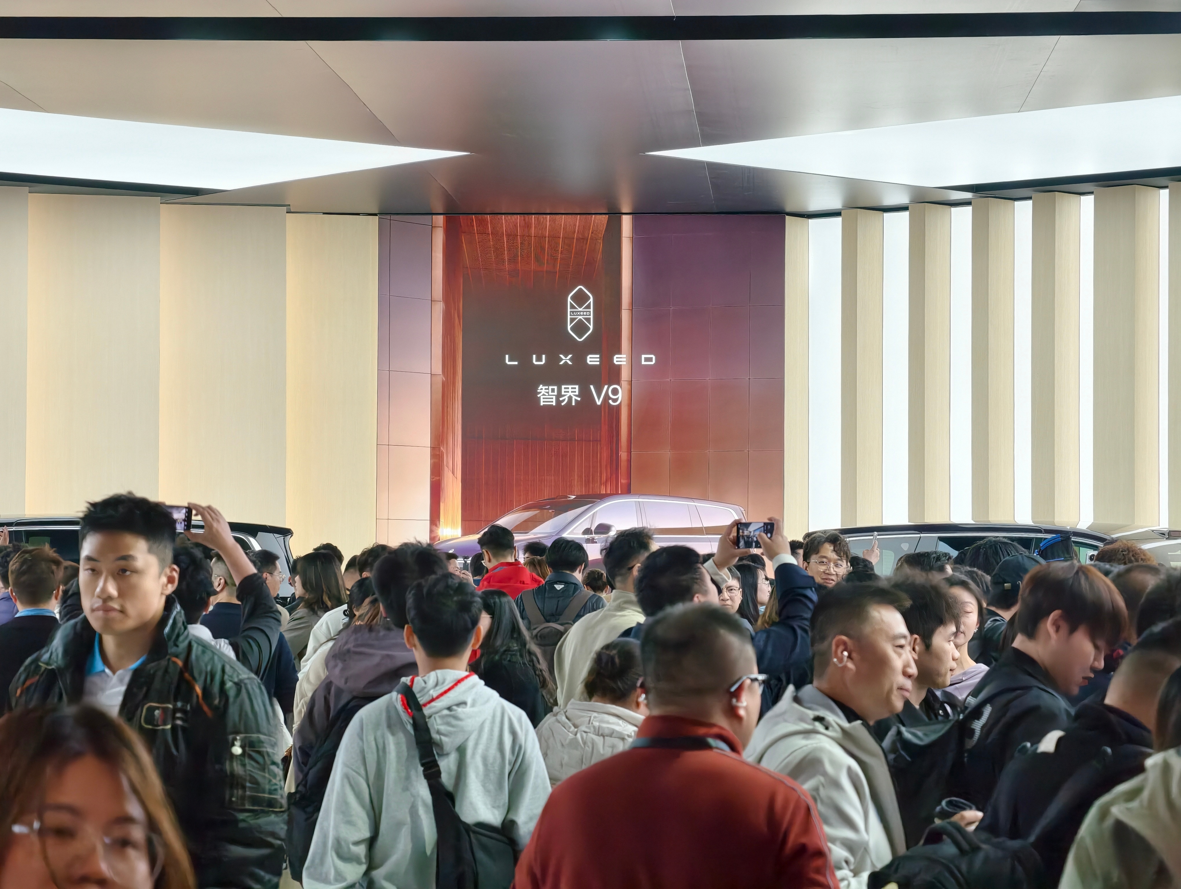 问界M6，尚界Z7&Z7T，智界V9X现场人多的离谱！！热度太高了，我刚下定M6