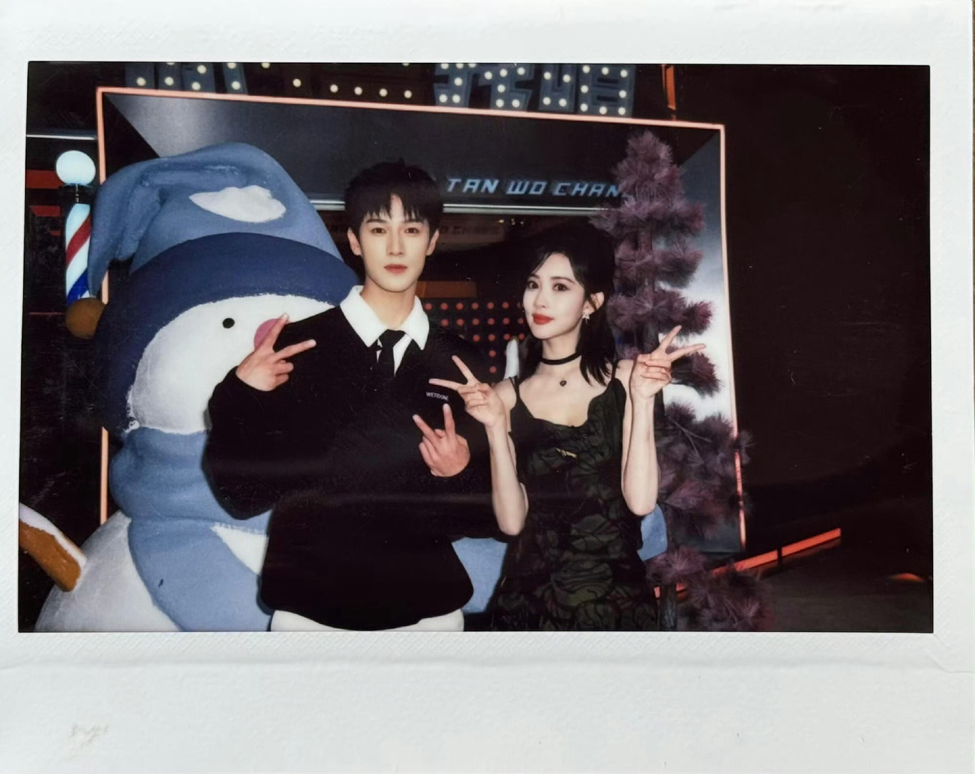 hi6又有新合照啦！！！小姨小姨夫要永远幸福[爱你] 