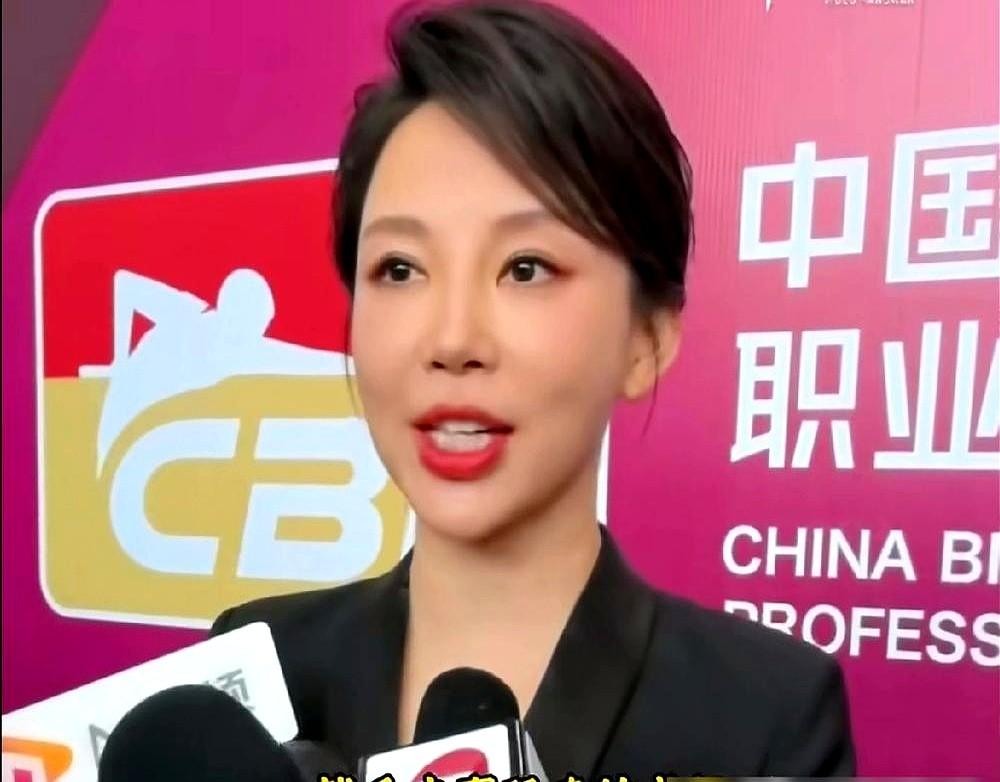 44岁的潘晓婷，咋就跟小21岁的吴宜泽“绑”上了？

就因为潘晓婷晒了张吴宜泽小