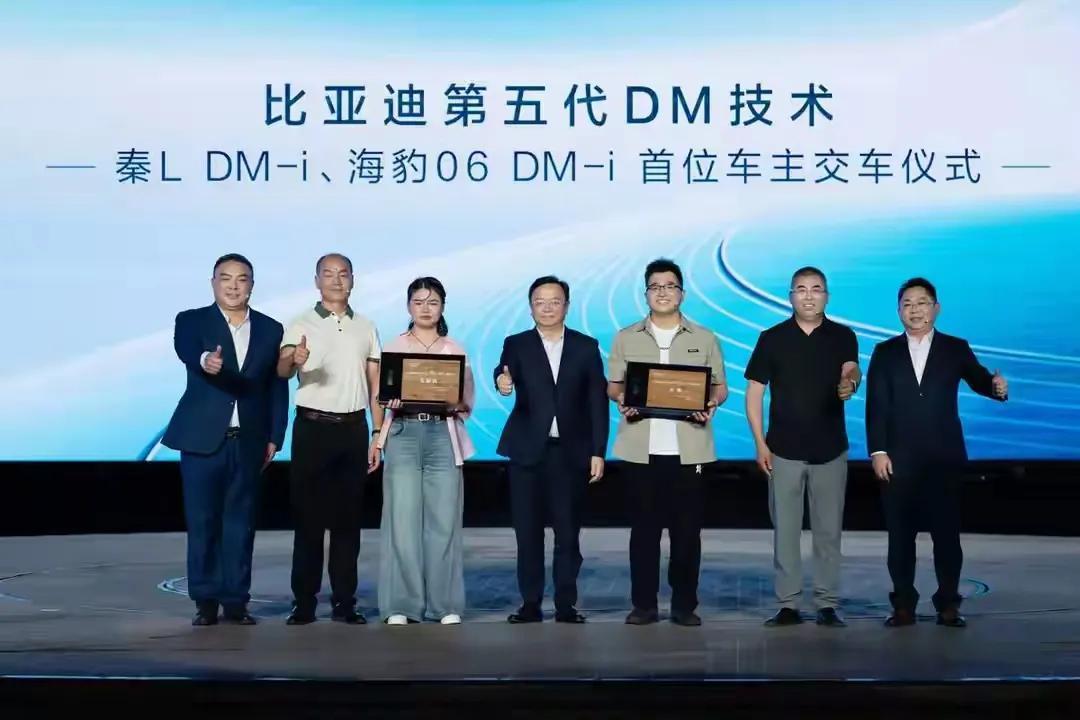 一石激起千层浪！比亚迪雄厚的技术实力逐渐展现，竟然让友商都忍不住眼红了[捂脸]
