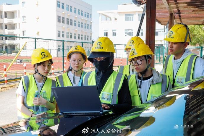 这个玉环00后在低空赛道跑出青春模样 在台州玉环的山海之间，00后大学生郑泽湖成