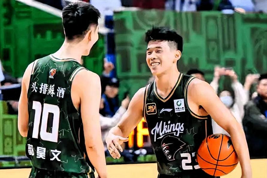 现状：联赛表现已达国家队门槛
 
2025-2026赛季，郭昊文以场均21.6分