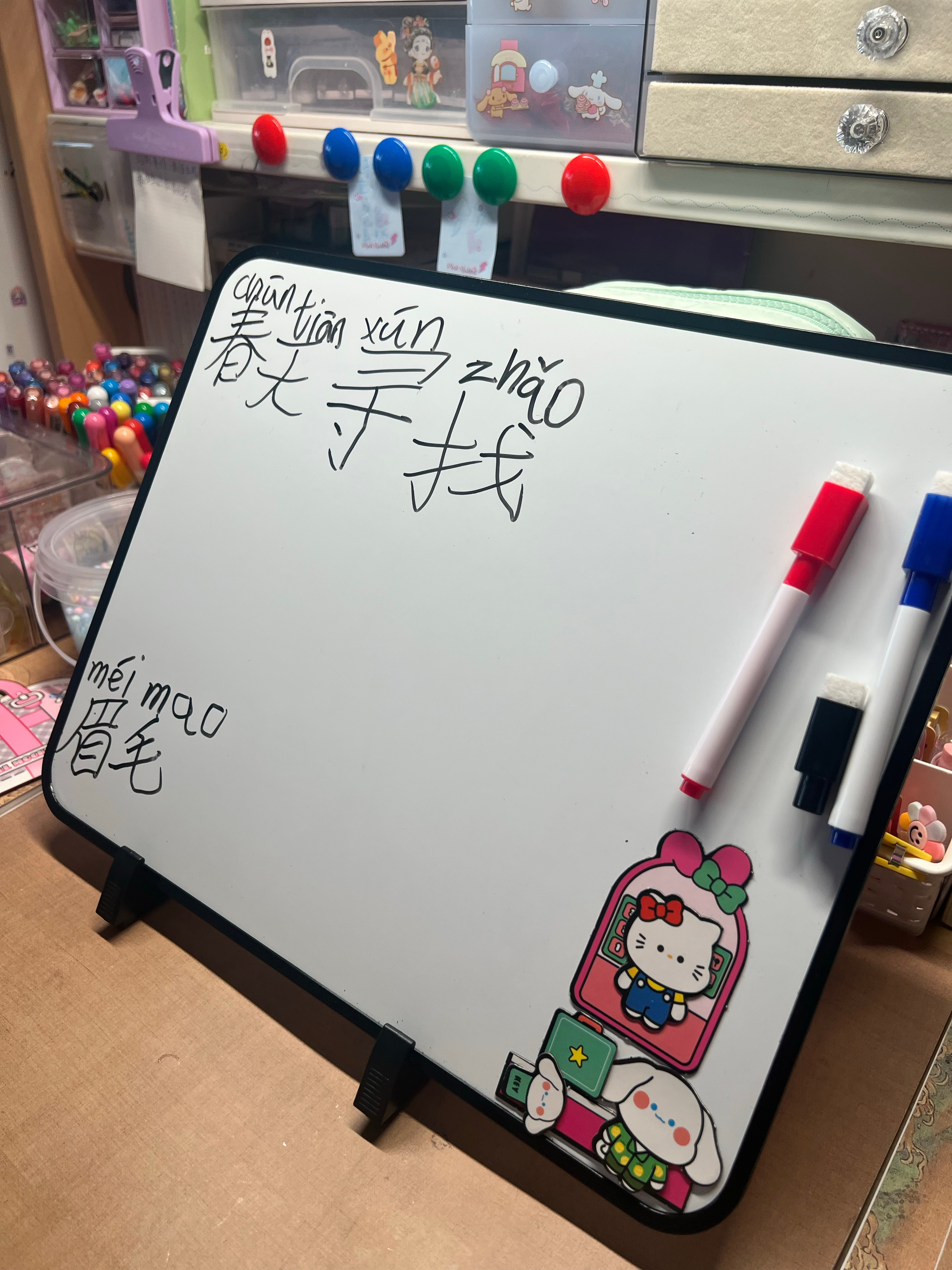 小白板实在太好用了～米米说：妈妈，不要拍我的字，我胡乱写的，不好看的～我：没事呀