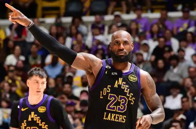 紫金军团势不可挡！今晨湖人101-73大胜太阳。41岁的老詹狂砍28+6+12，