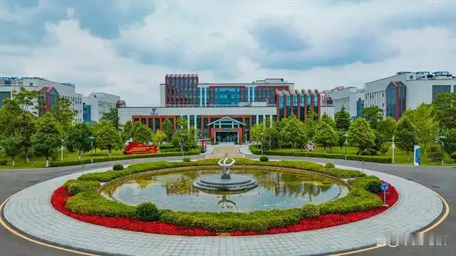 贵州电信新来了一个副总杨世旭，之前是云南电信一个中层干部，这次属于提拔。
知情人