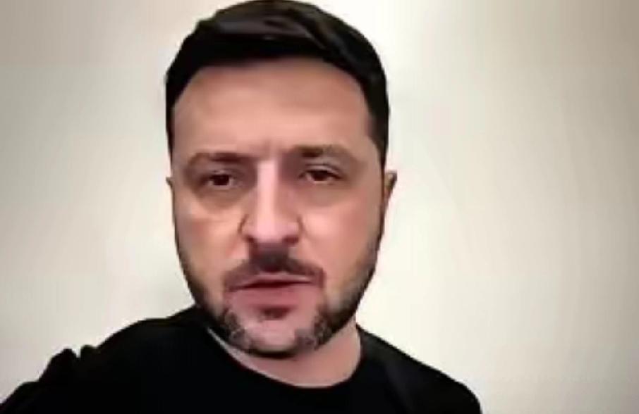 最新消息传来，乌克兰谈判立场出现松动。

美方提出的停火协议虽然条款从28条压缩