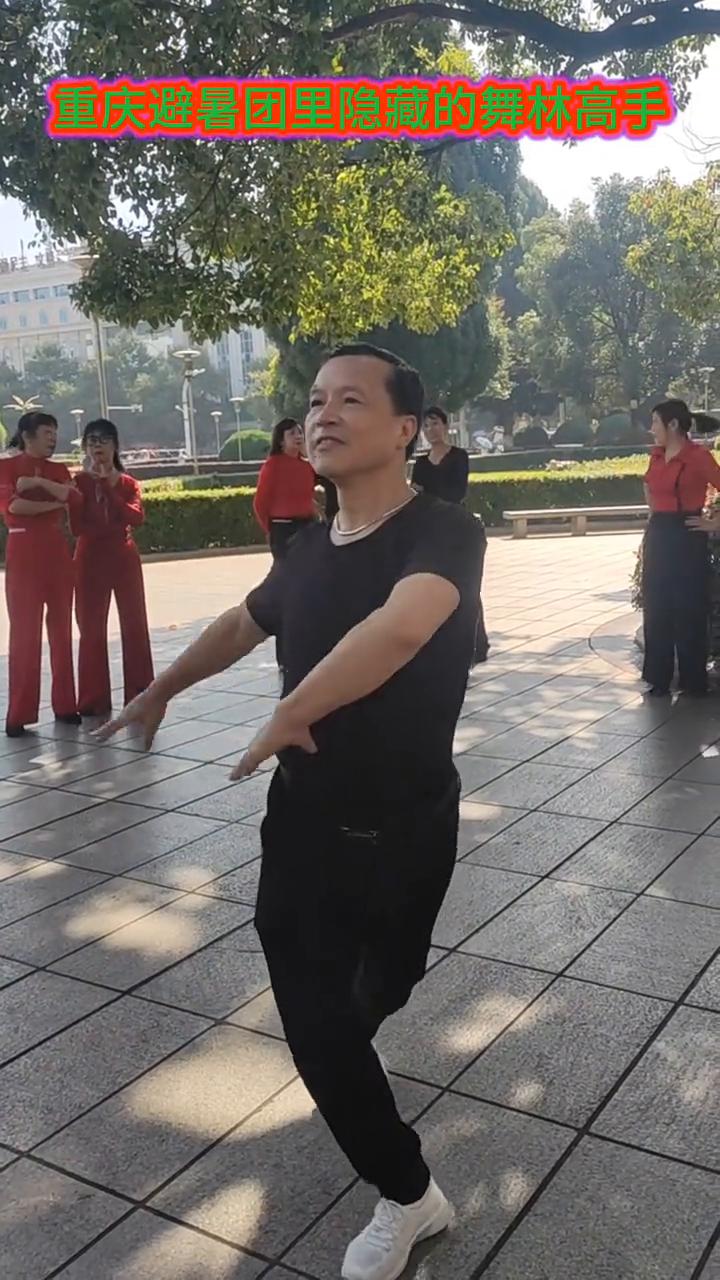 刷吧刷吧，你的歌声思念风吹草，我说我都看看，歌声飞翔，这个帅哥你太帅了，真漂亮。