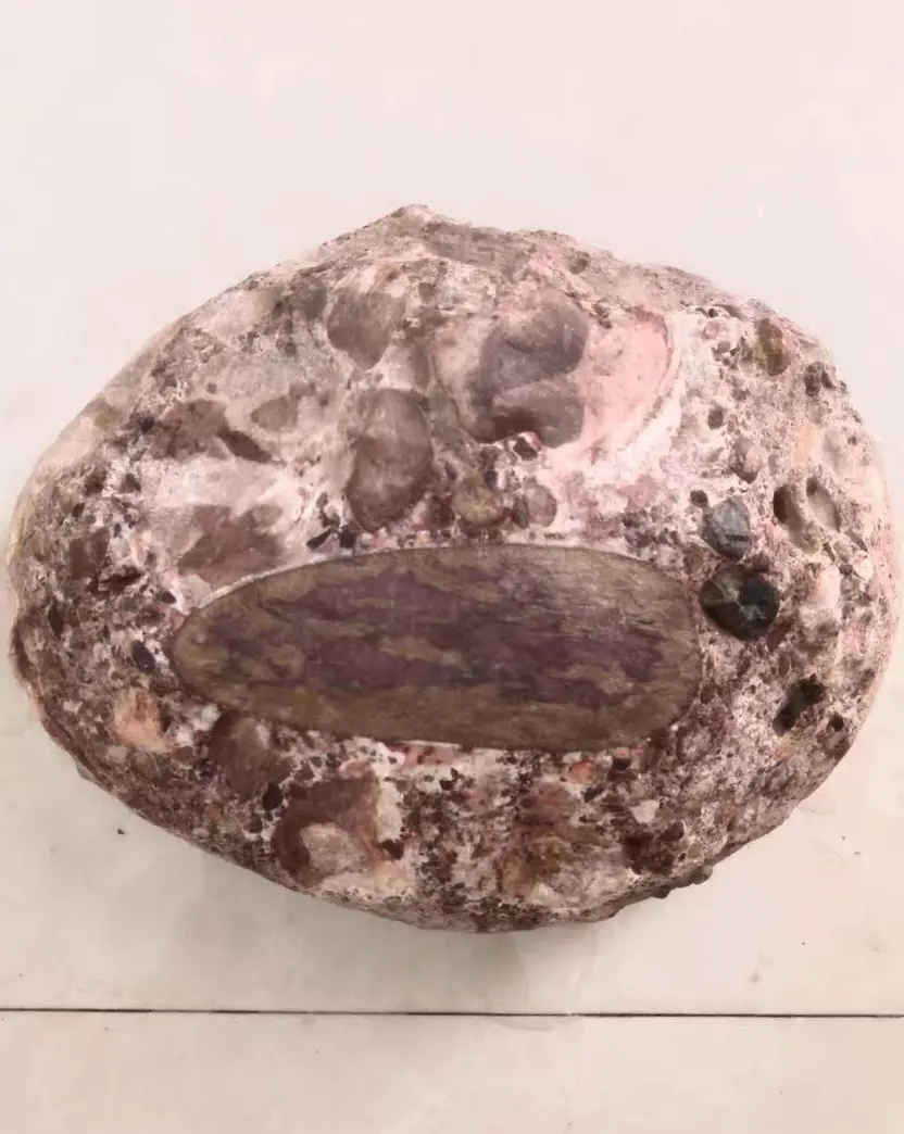 天然奇石一个  图案龙凤。天然奇石一块，原矿状态，没加工过，表面自然...