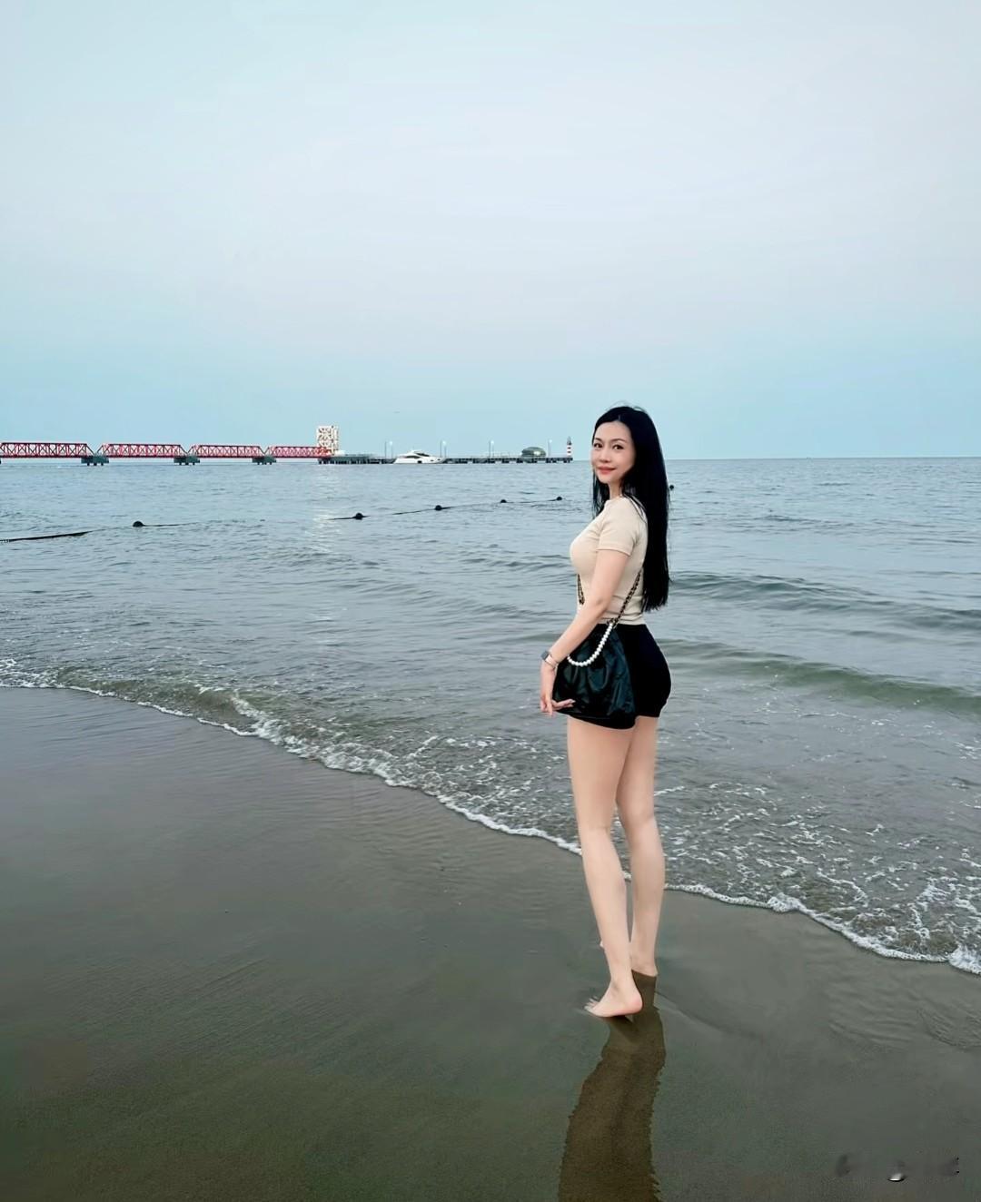 如今习惯了一个人的安静。