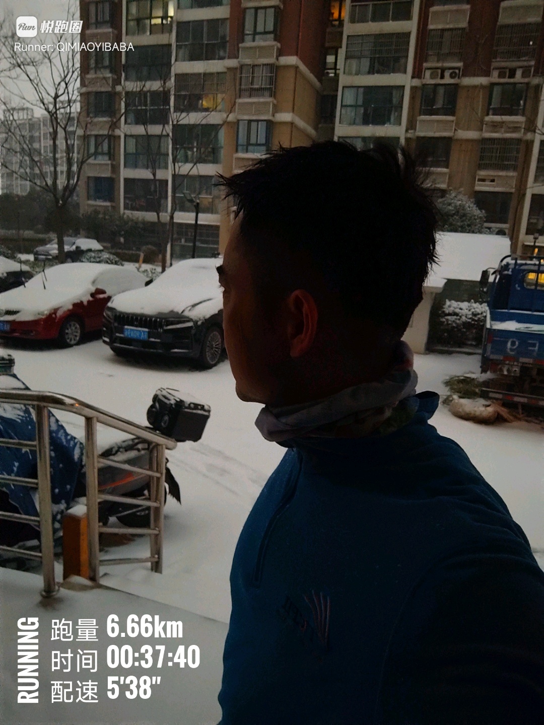 同学们早ﾉ☀难得金陵好大雪，穿着十多年的TCPII，跑一圈，总有人或小生灵们起得