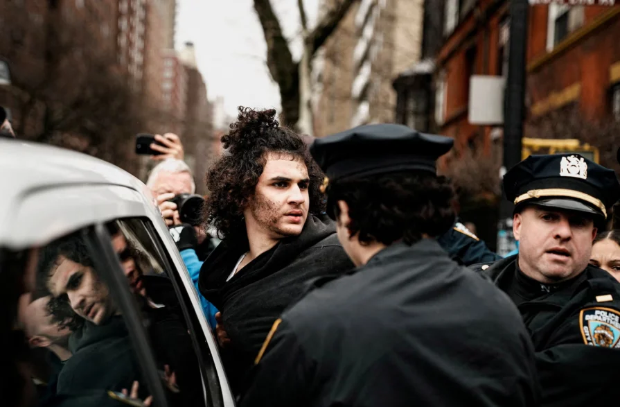 可怕！纽约一枚自制炸弹投入人群