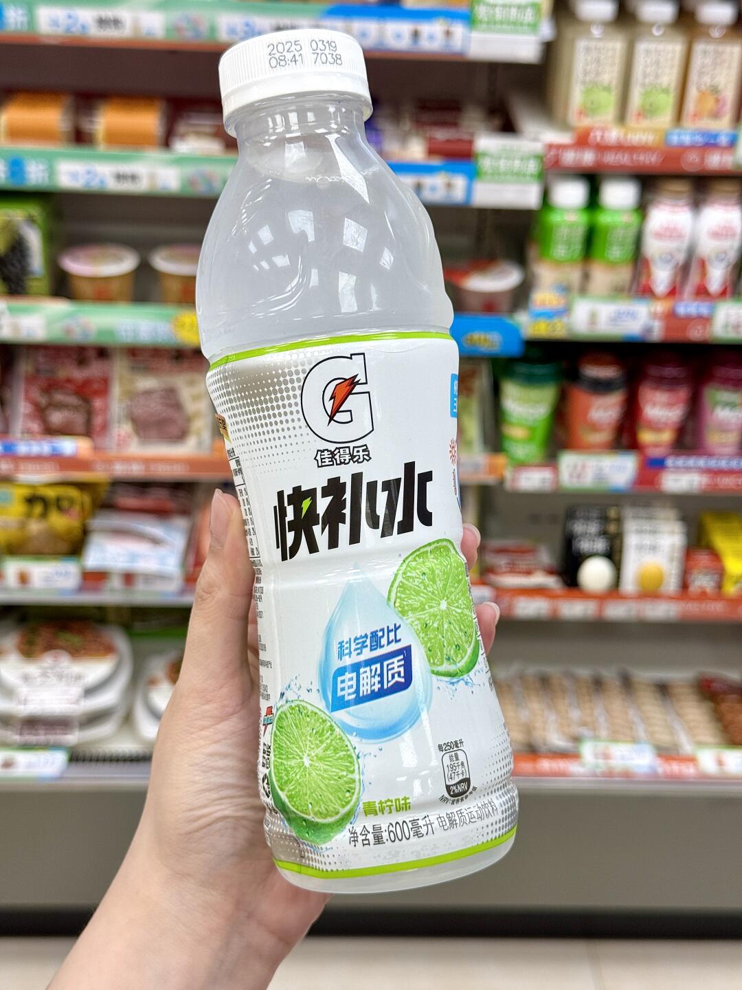 打工人夏日刚需：高温天快补水就靠它！