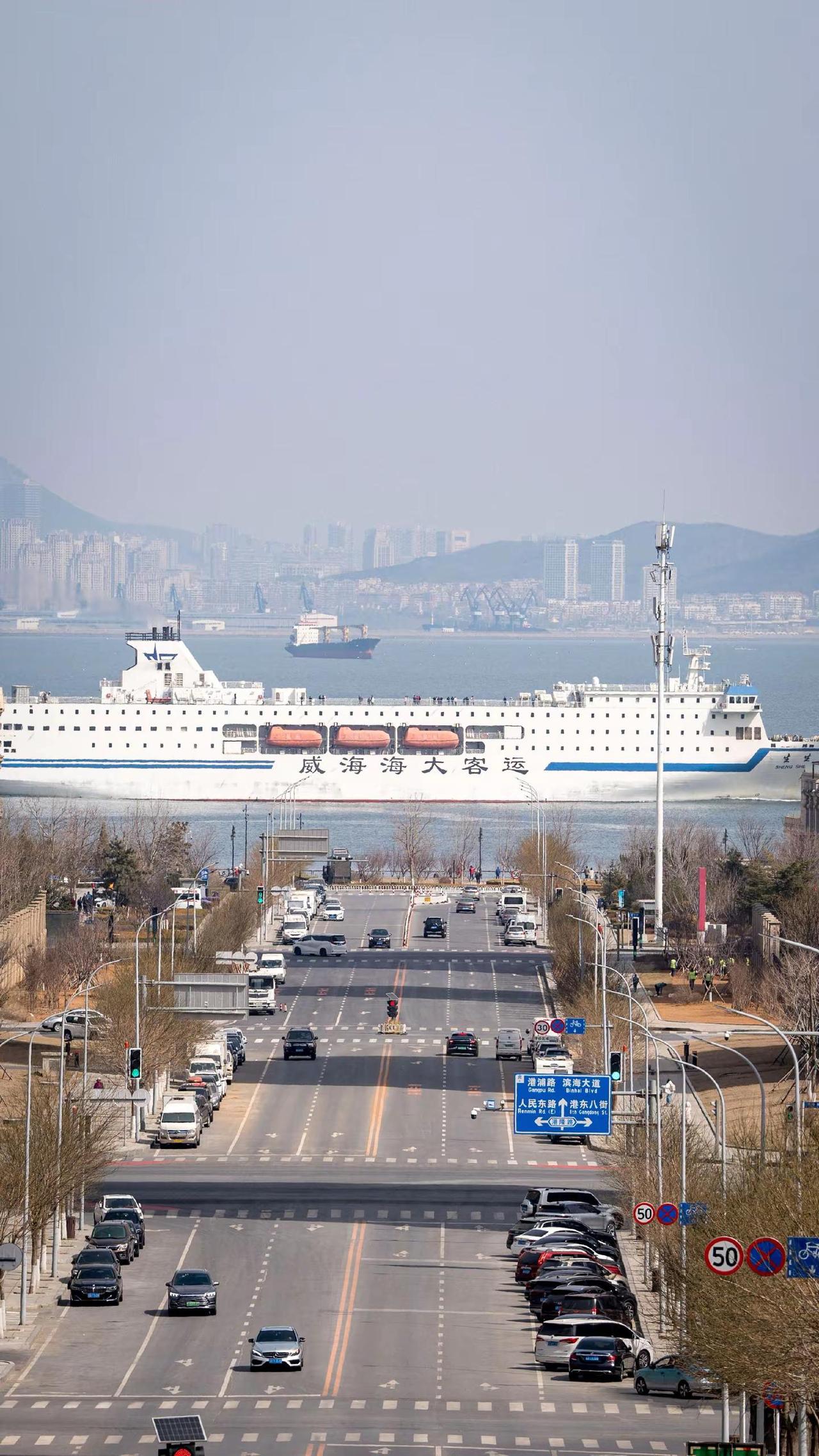 希望我们去看更辽阔的世界，而不是在鸡毛蒜皮的小事中脱不了身～大连