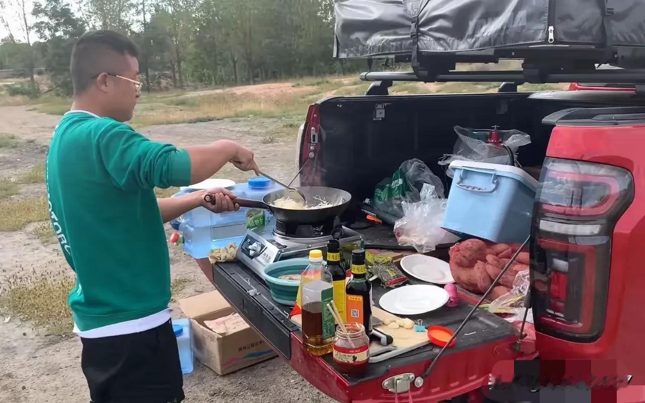 自驾游已成趋势，因为二手车的存在，加速了旅游的宽度和速度，穷游也是大众的跟风潮，