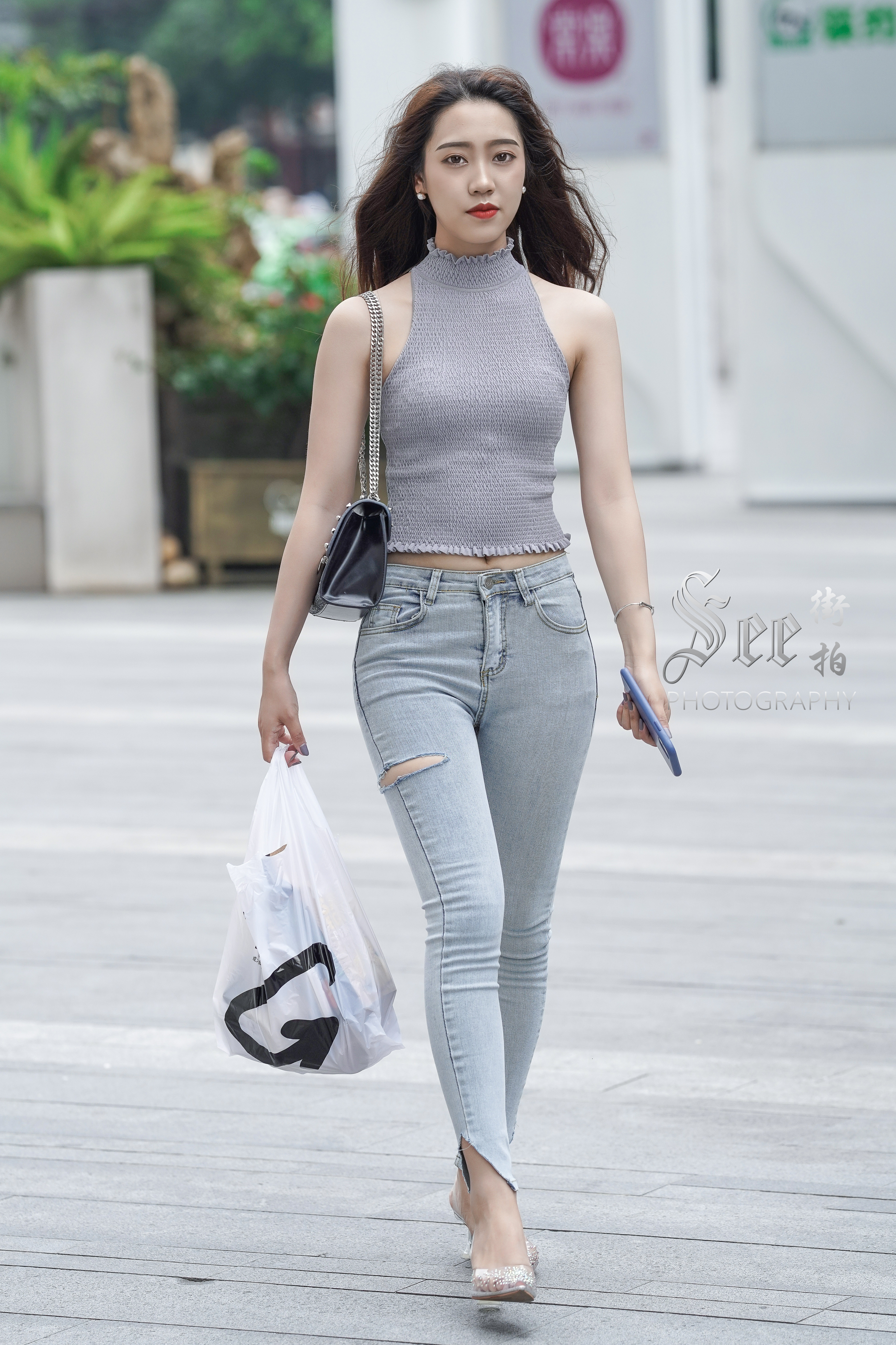 灰色牛仔裤百搭显身材~~ ​​​