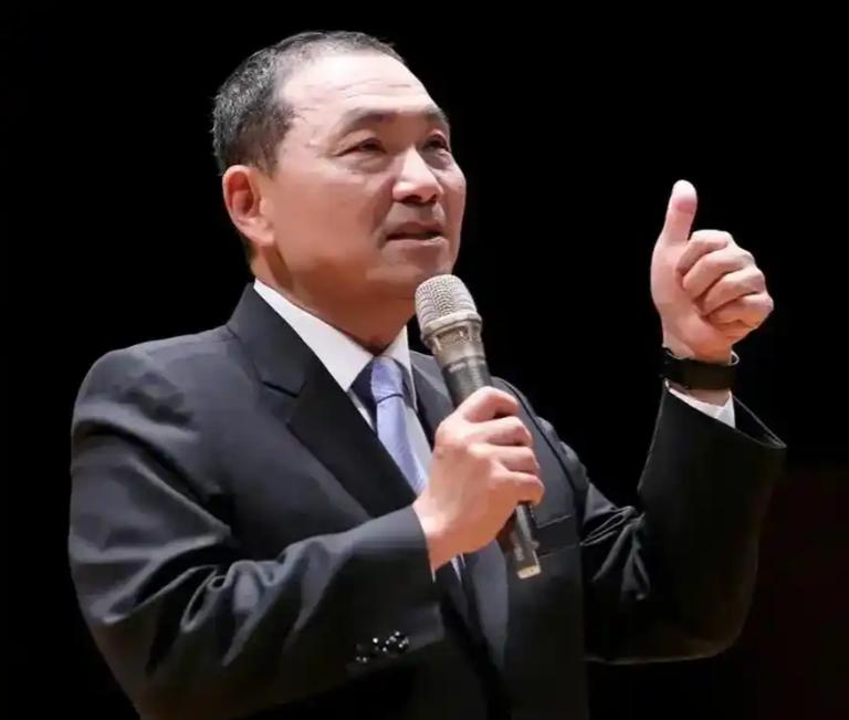 国民党“最大的内鬼”，终于露出了狐狸尾巴！

全台民怨沸腾要上街反毒油，侯友宜却