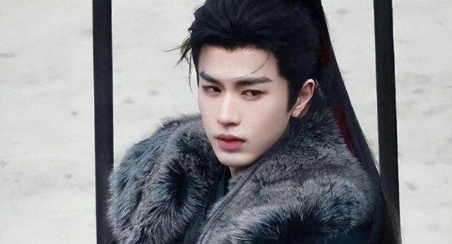 张凌赫《归鸾》未拍先火！女主由林允变鞠婧祎，高颜值组合太养眼 